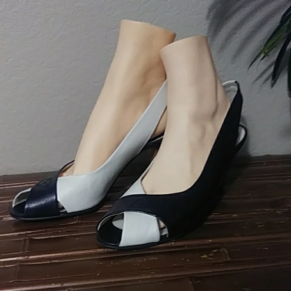 Lorenzo Banfi women's Peep Toe Heels. Size 9 - Picture 2 of 6